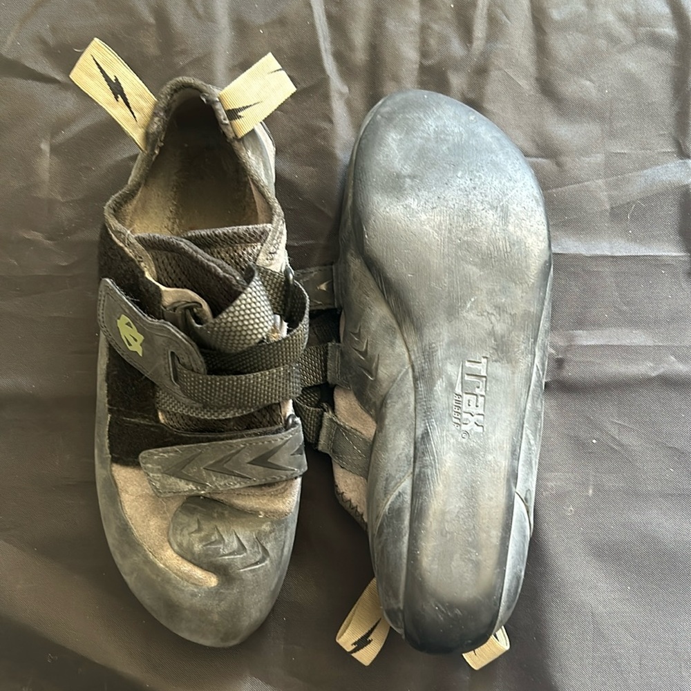 Climbing shoe